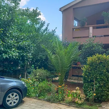1 Bedroom Cozy In Apartment