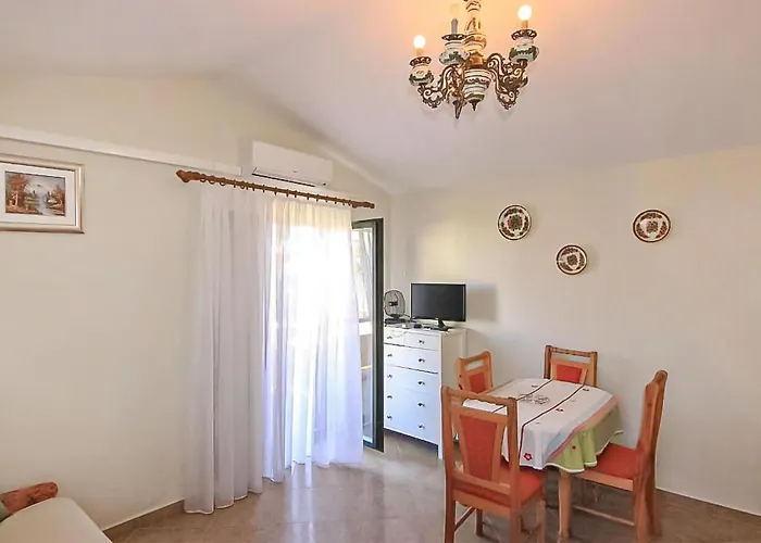 1 Bedroom Cozy In דירה נין