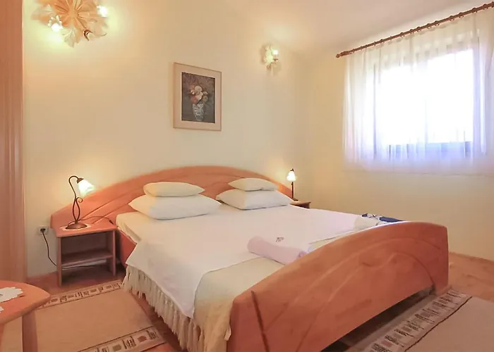 1 Bedroom Cozy In * נין