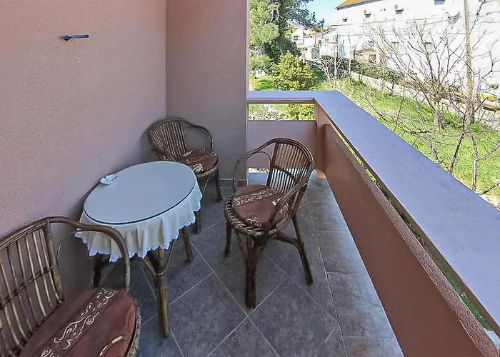 1 Bedroom Cozy In * נין